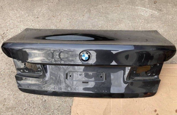 BMW G30 csomagtrfedl
