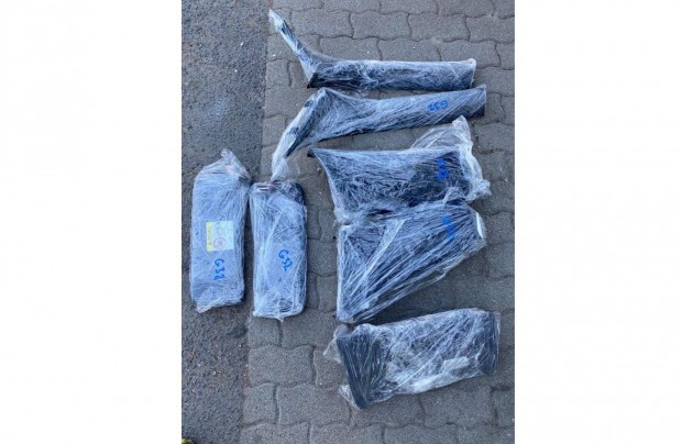 BMW G32 fekete oszlopboritások,kesztyűtartó,napellenzők
