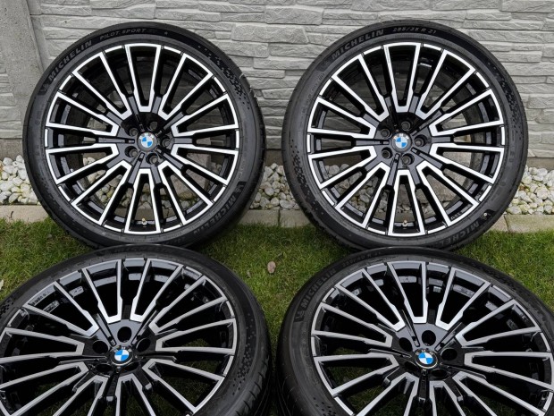 BMW G70 7 �s G45 X3 21" Gy�ri Alufelni