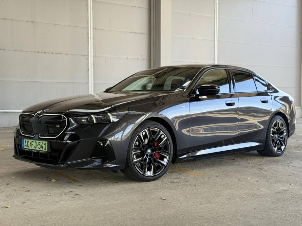 BMW I5 M60 xdrive 81,2kWh Gy�ny�r�! Szalon �lla...