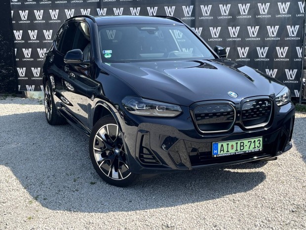 BMW IX3 73,9kWh M Sport. panoráma. vonóhorog. HUD