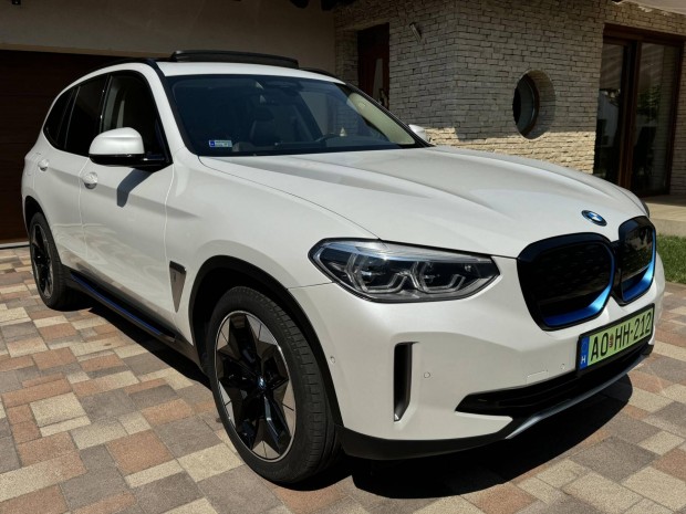 BMW IX3 Impressive Friss Szervz!.Panorma.Von...