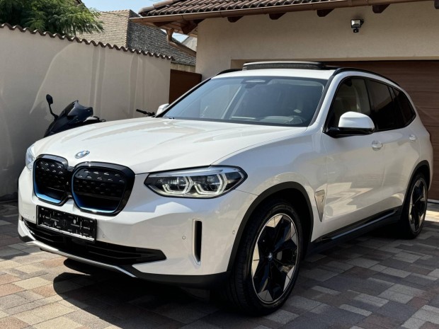 BMW IX3 Impressive Friss Szervíz!.Panoráma.Vonó...