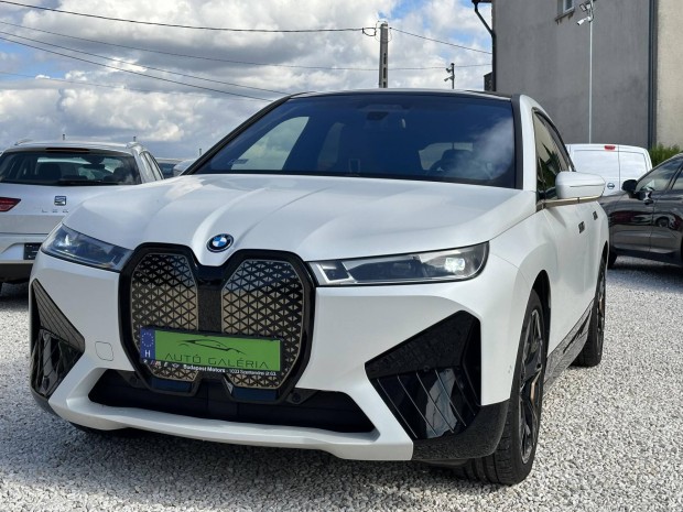 BMW IX M60 108,6kWh 540LE -- 24.8000.000 Ft + ...