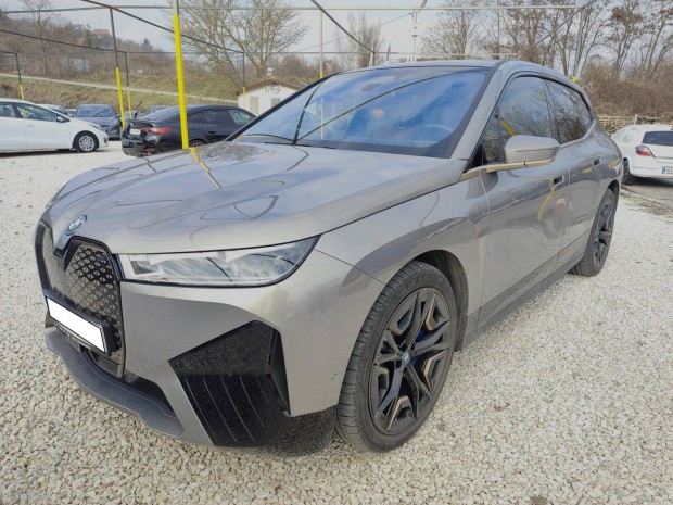 BMW IX xdrive40 74,1kWh Felszerelt-Sérülésmente...