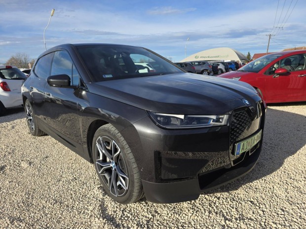 BMW IX xdrive40 74,1kWh Hud. 360 Kamera. Vonóho...