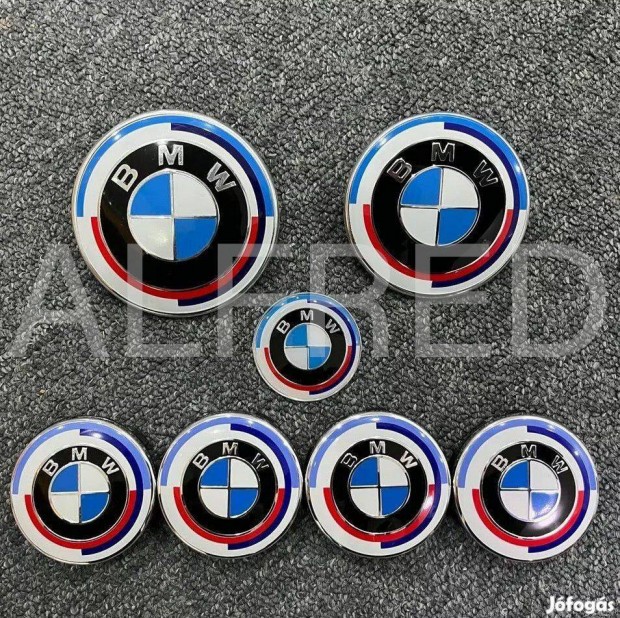 BMW Jubleumi szett (emblmk, felnikupak szett, s kormnykzp)