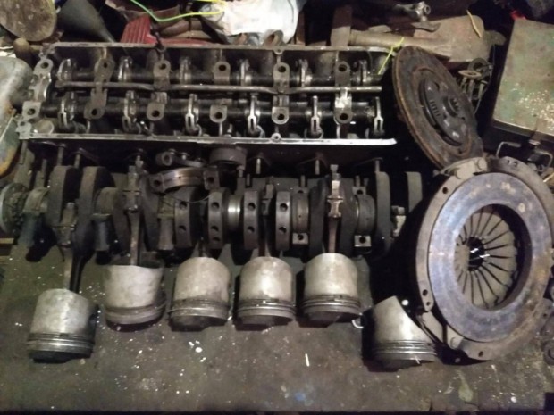 BMW M30B motor alkatrszei