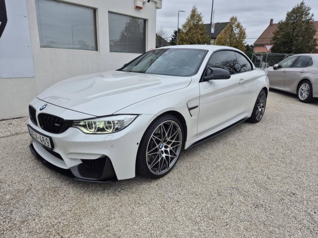 BMW M4 DKG Szervizknyv / magyarorszgi / 1. Tu...