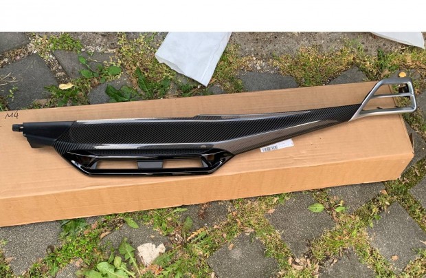 BMW M4 G82 (Carbon) műszerfal középső díszléc