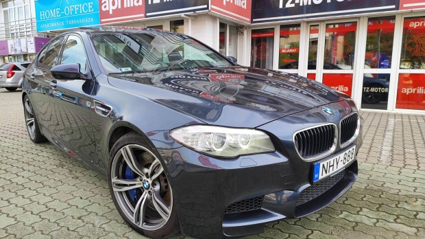 BMW M5 DKG Vezetett szervizkönyv! Garantált Km!