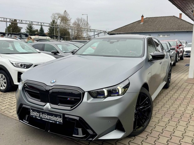 BMW M5 (Automata) Rendszer �sszteljes�tm�ny 727...