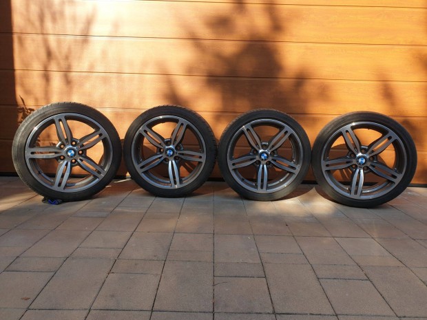 BMW M6 18" alufelni, rajta 225/40 újszerű Dunlop nyári gumi