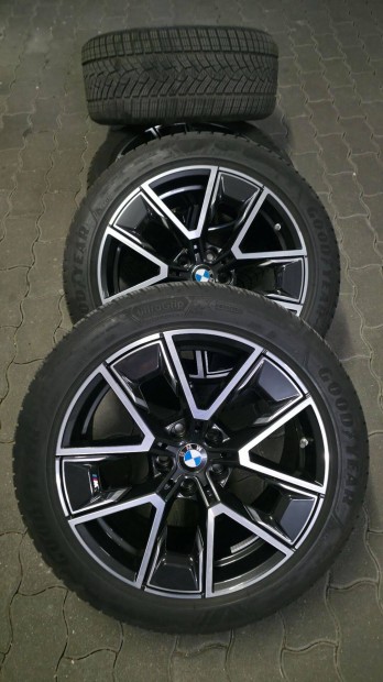 BMW M 18' felni, réli gumival