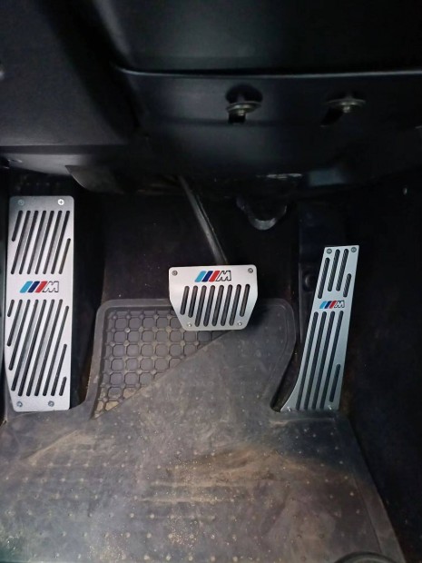 BMW M automata pedál szett v szürke csavar