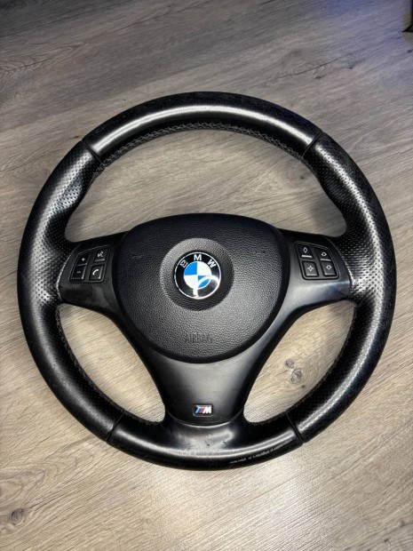 BMW M-sport multifunkci�s korm�ny