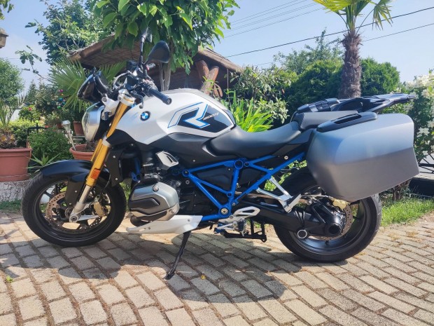BMW R 1200 R LC gyönyörű állapotban