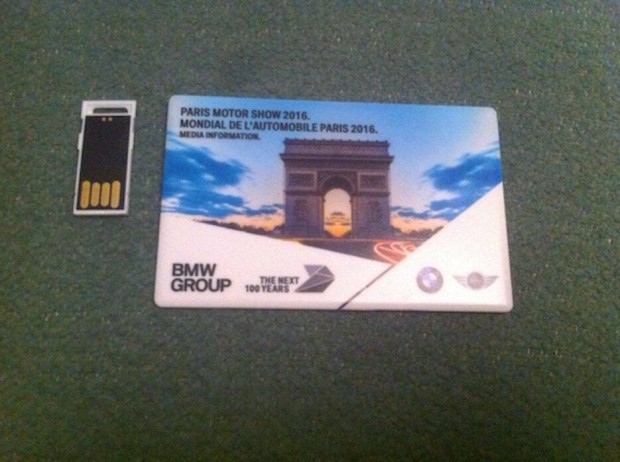BMW USB 2.0 kártya formájú lap pendrive 8 GB