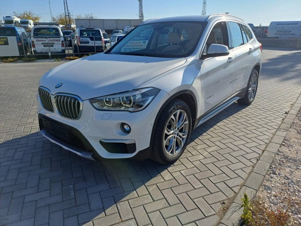 BMW X1 xdrive25d xline (Automata) Head UP Displ...