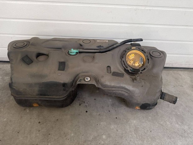 BMW X3 F25 X4 F26 18d 20dx 30dx 35dx zemanyag tank 16117220745