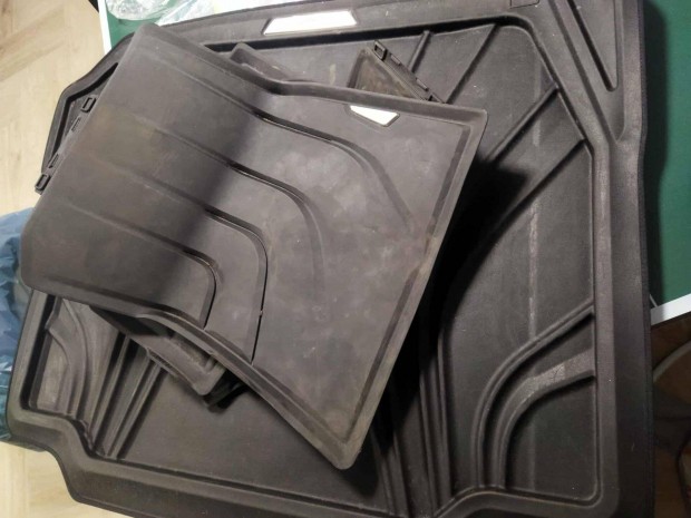 BMW X4 csomagtér tálca és szőnyegek