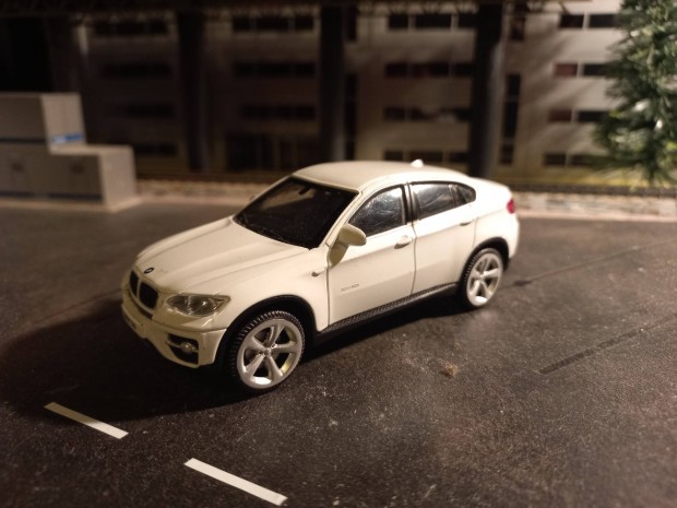 BMW X6 kisaut 1/43 mretben