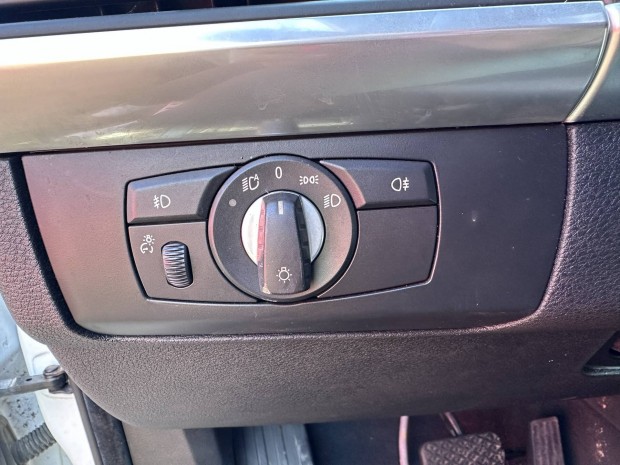 BMW X6 vil�g�t�s kapcsol�