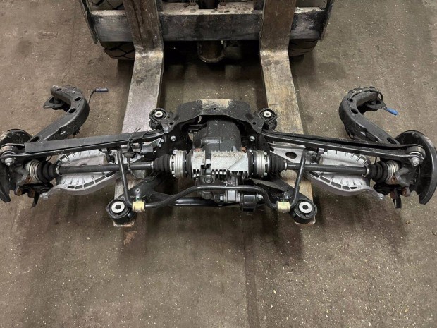 BMW Z4 3.0L h�ts�h�d ,diferenci�l , keveset futott