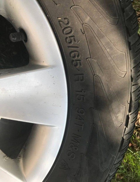 BMW, 4 db 15 colos felni, 4 vszakos 60%-os gumikkal