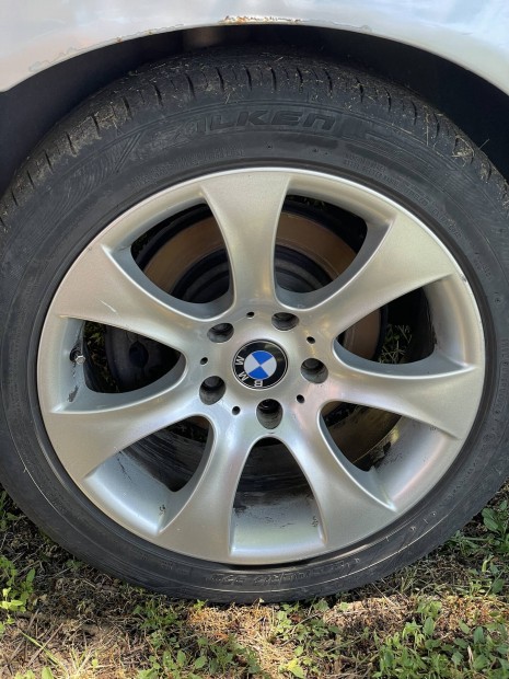 BMW alufelni 235/45 R17 Falken nyárigumikkal