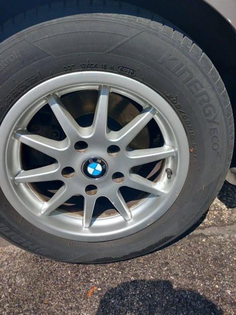 BMW alufelni nyárigumival eladó