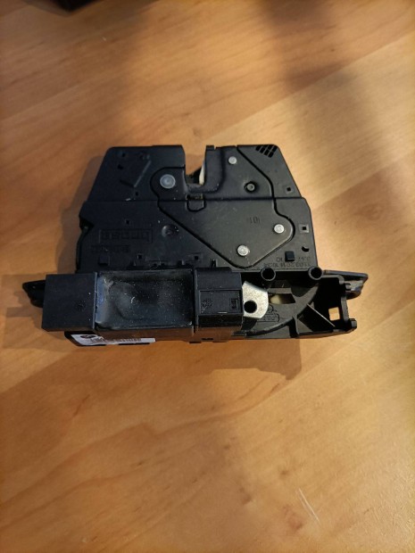 BMW csomagtart� z�r