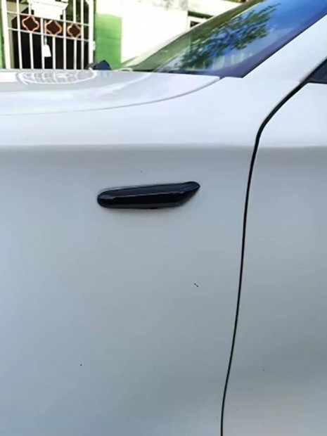 BMW dinamikus fut�f�nyes oldal ir�nyjelz� f�stszin�