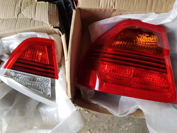 BMW e90 Gyári Új Hátsó Lámpa, teljes szett