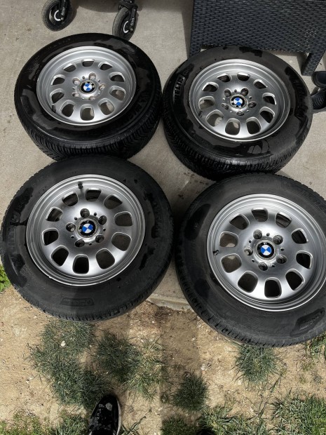 BMW felni 80%-os Michelin Crossclimate 195/65 r15