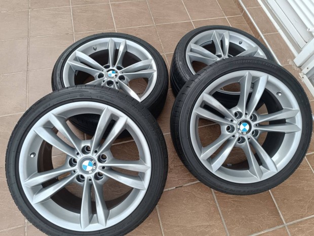BMW gyári 18 alufelni jó gumikkal