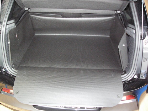 BMW i3 csomagtart�v�d�/csomagt�rt�lca