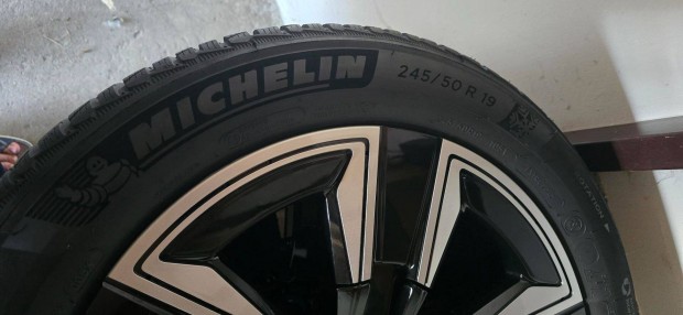 BMW iX3 gyri tligumiszett