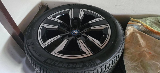 BMW iX3 gyri tligumiszett