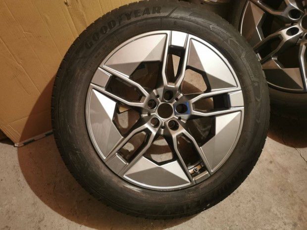 BMW iX (I20) - 20" alufelni + tli gumik