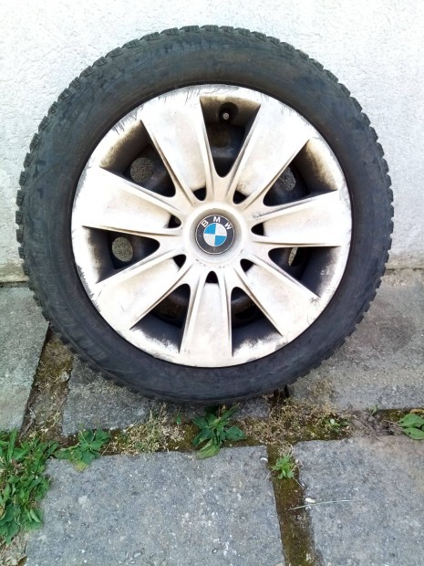 BMW lemezfelni dísztárcsával