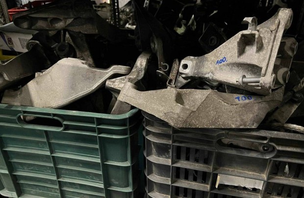 BMW motortartó konzol, alubak