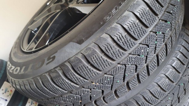 BMW t�li gumi kiv�l� 225/60 18 Pirelli defekt�r� 20 000 ft/db