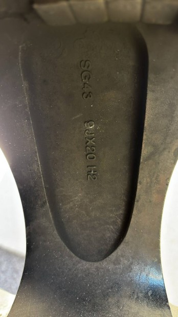 BMW teligumi felnivel 