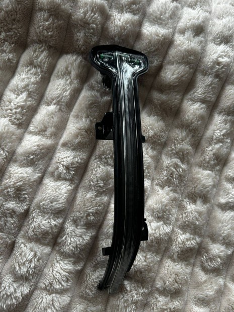 BMW t�k�r ir�nyjelz�, jobbos