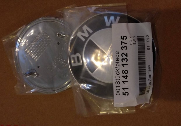BMW j 82 mm-es fekete-fehr emblma ( els / hts log, jel)