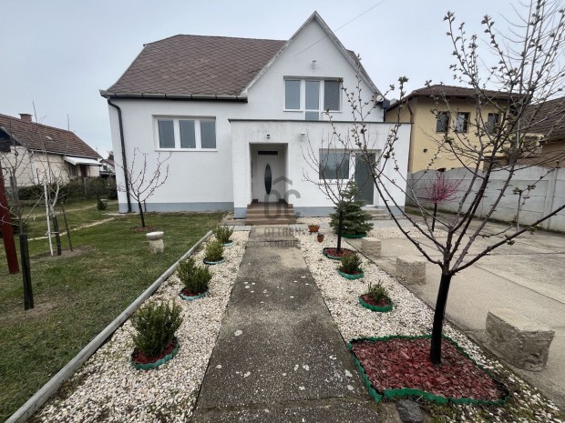 BOCSKAIKERT, ELTOLT SZINTES CSAL�DI H�Z ELAD�!!!