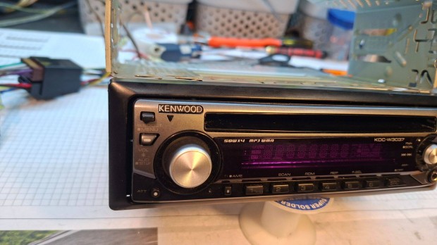 BT-s Kenwood KDC-W3037