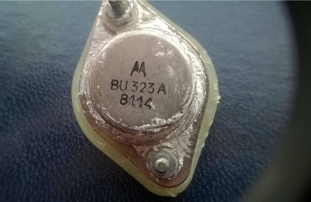 BU 323 A tranzisztor , 400 V , 16 A , darlington , bontot