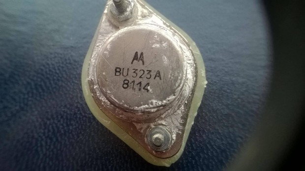 BU 323 A tranzisztor , 400 V , 16 A , darlington , bontot